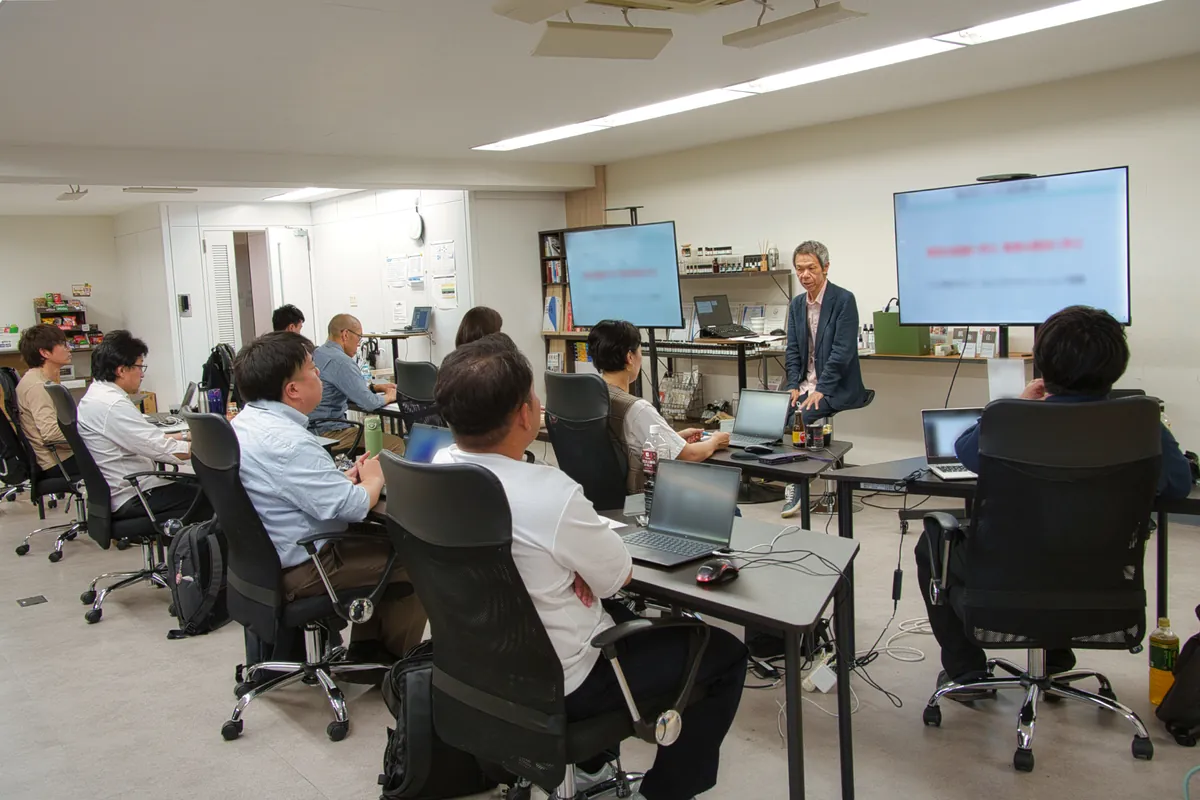 社内教育システム「GE大学」の講座で学ぶ社員たち