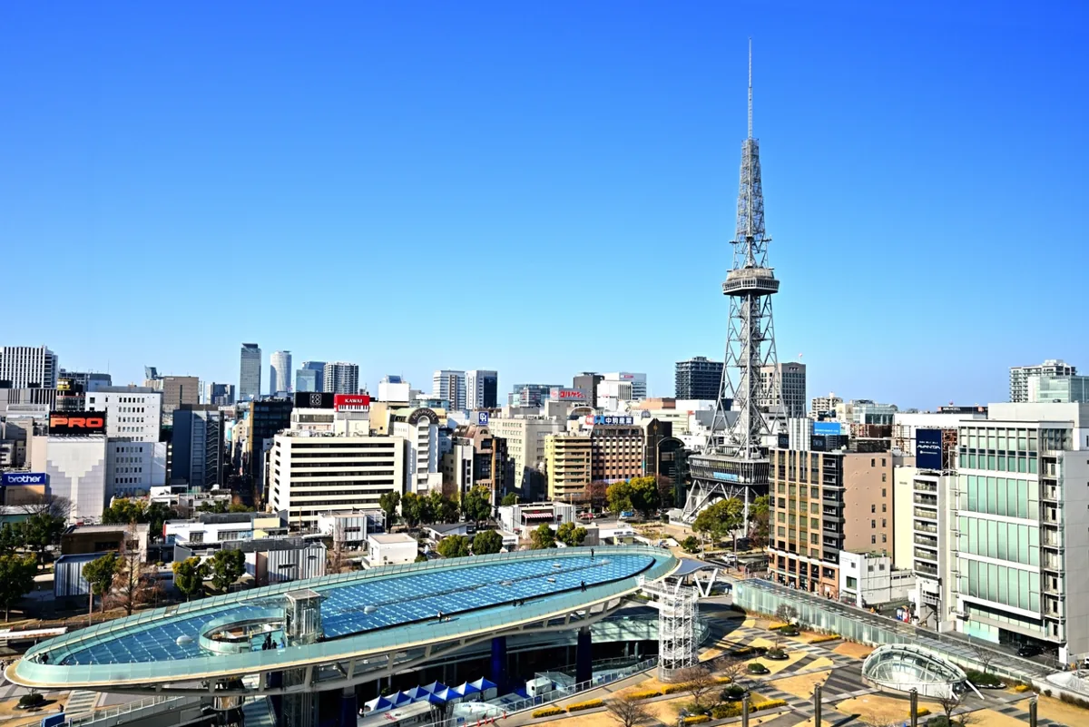 名古屋・栄のテレビ塔とオアシス21